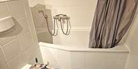 Bad mit Badewanne