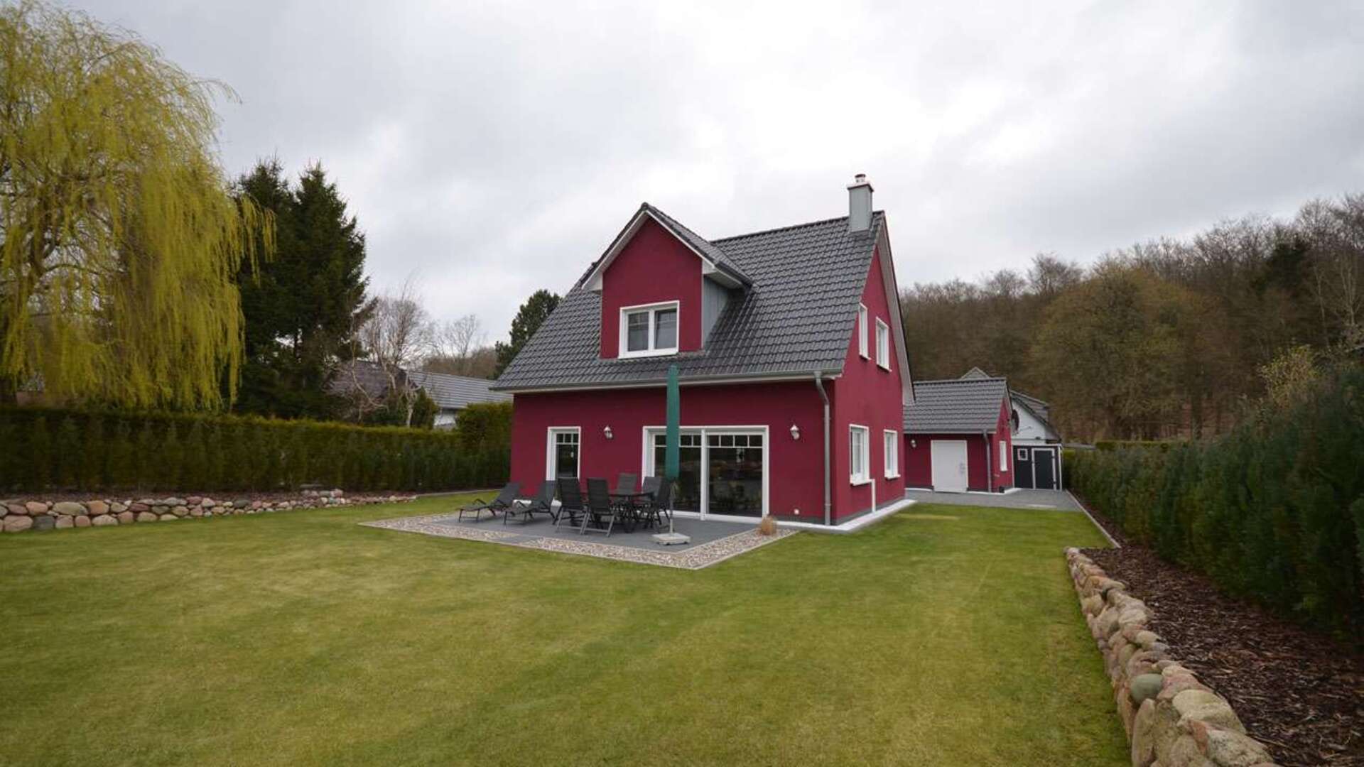 Ansicht mit Terrasse