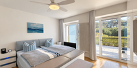 Schlafzimmer mit Zugang zur Terrasse