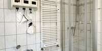 Tageslichtbad mit Badewanne & Dusche