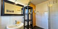 Badezimmer Erdgeschoss mit Sauna