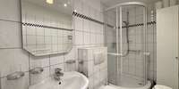 Badezimmer mit Dusche