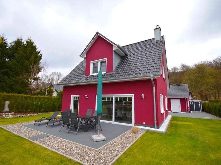 Außenansicht mit Terrasse