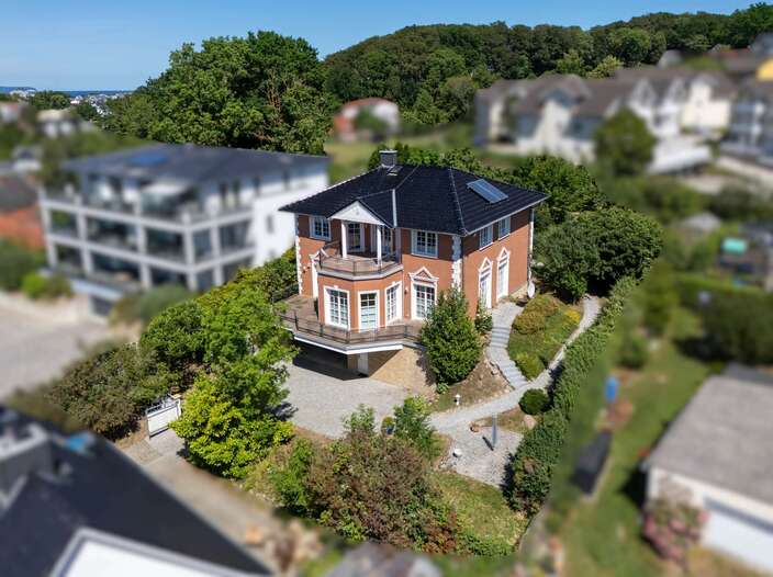 Klassisch-luxuriöse Stadtvilla