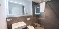 Badezimmer mit Dusche